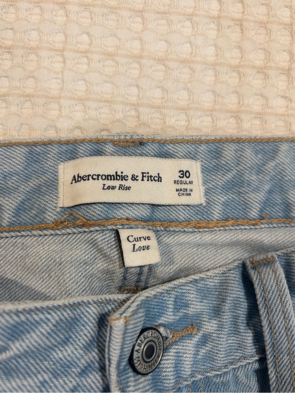 Abercrombie & Fitch Light Blue Low-Rise Women’s Jeans - Curve Love
